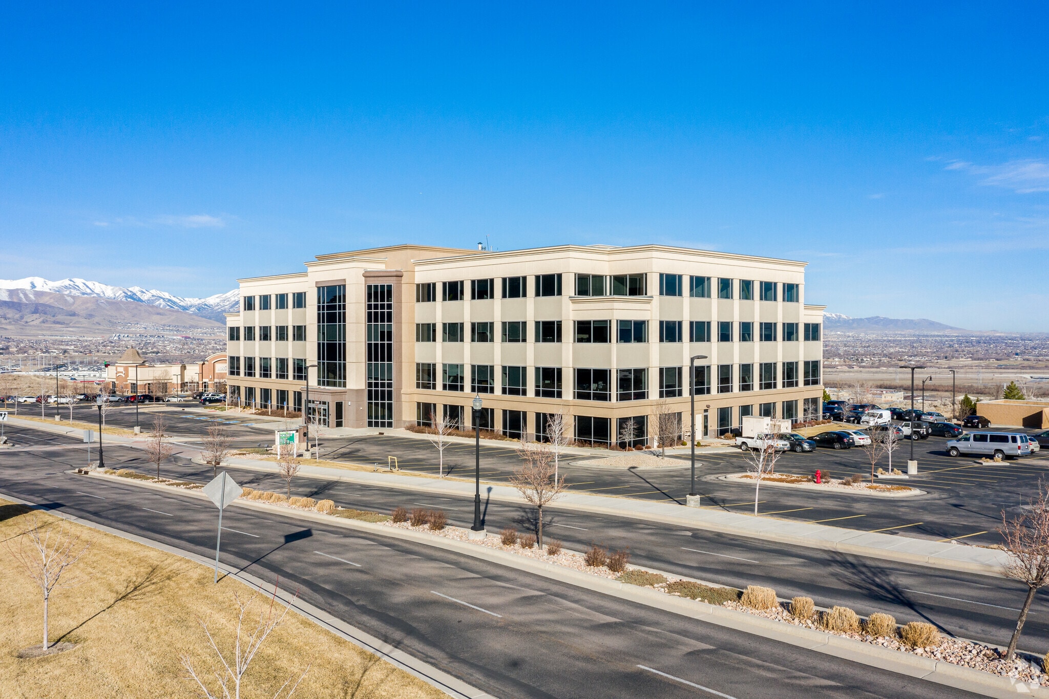 25 E Scenic Pointe Dr, Draper, UT for lease Primary Photo- Image 1 of 19