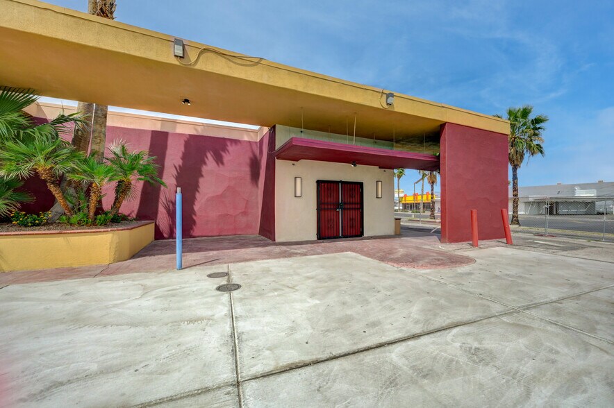 2100 Fremont St, Las Vegas, NV à vendre - Photo du bâtiment - Image 2 de 37