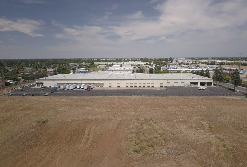 7728 Wilbur Way, Sacramento, CA à louer - Aérien - Image 3 de 27