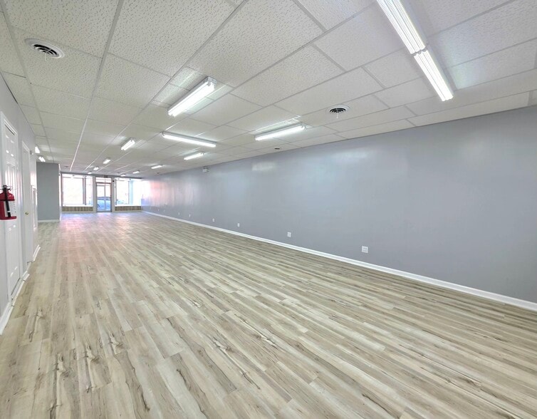 3123 W 63rd St, Chicago, IL for lease - Building Photo - Image 3 of 17