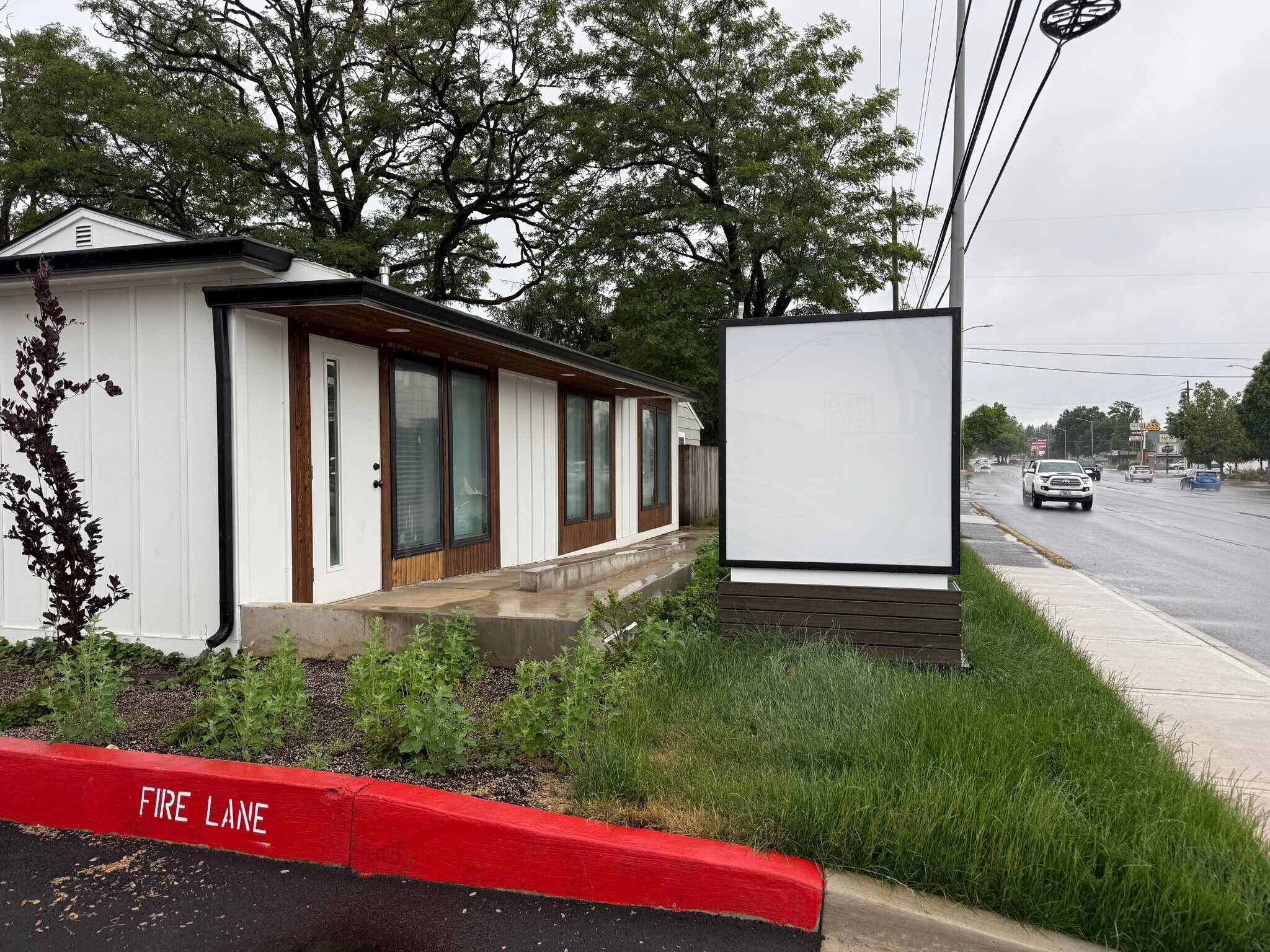 8309 E Mill Plain Blvd, Vancouver, WA à vendre Photo du bâtiment- Image 1 de 1