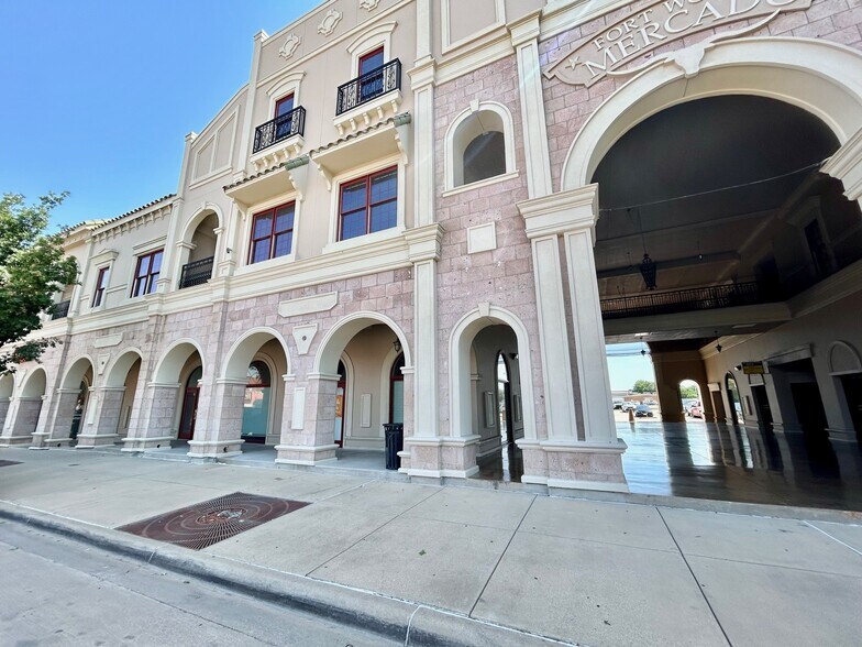 1500 N Main St, Fort Worth, TX à louer - Photo du bâtiment - Image 2 de 12