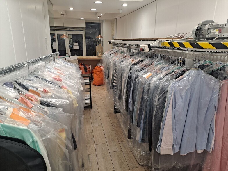 Retail in Paris for lease - Building Photo - Image 3 of 5