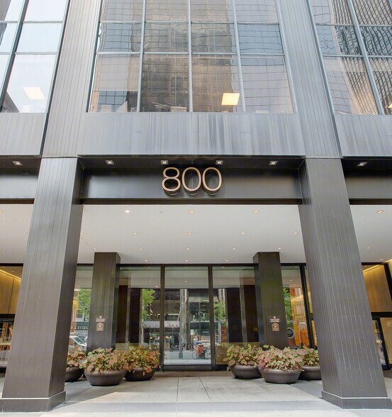 800 Third Ave, New York, NY à louer - Photo du bâtiment - Image 2 de 3