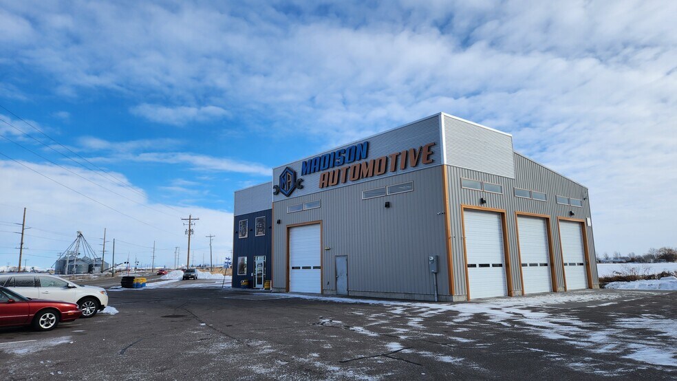 1334 S Yellowstone Hwy, Rexburg, ID à vendre - Photo du bâtiment - Image 2 de 12