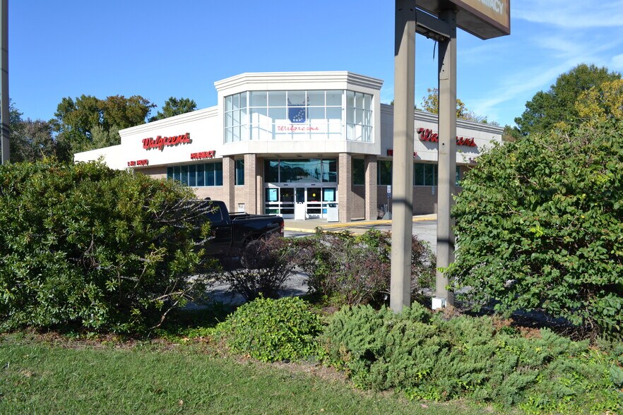 9976 Jefferson Ave, Newport News, VA for lease - Building Photo - Image 2 of 13