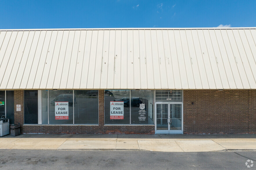 7215-7423 E 10 Mile Rd, Center Line, MI for lease - Building Photo - Image 3 of 11