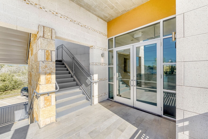 4910 W Highway 290, Austin, TX for lease - Building Photo - Image 3 of 18