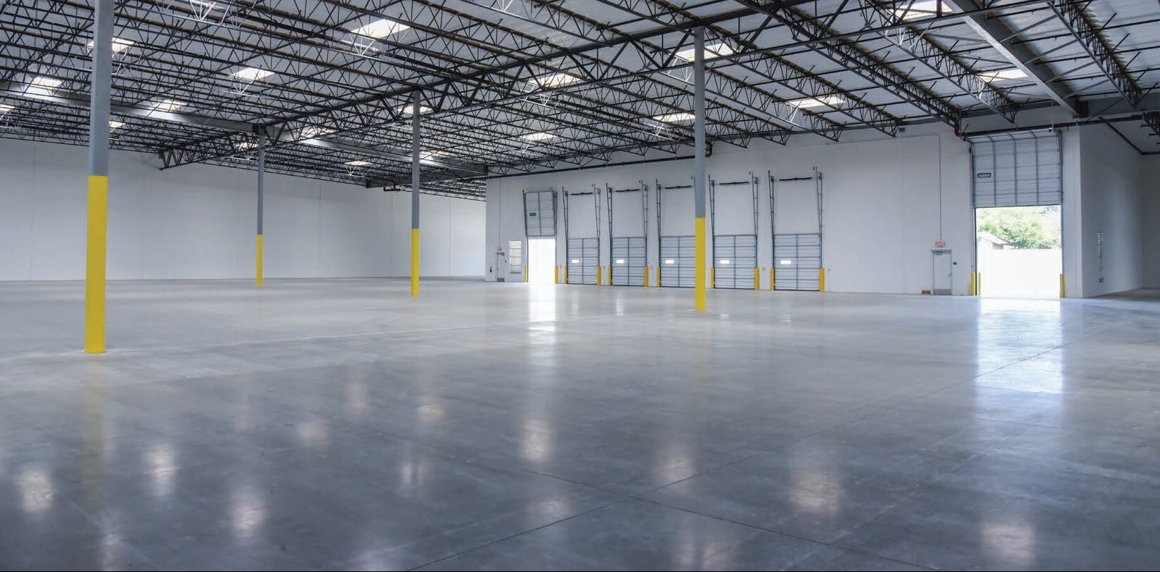 15850 Slover Ave, Fontana, CA à louer Photo intérieure- Image 1 de 6