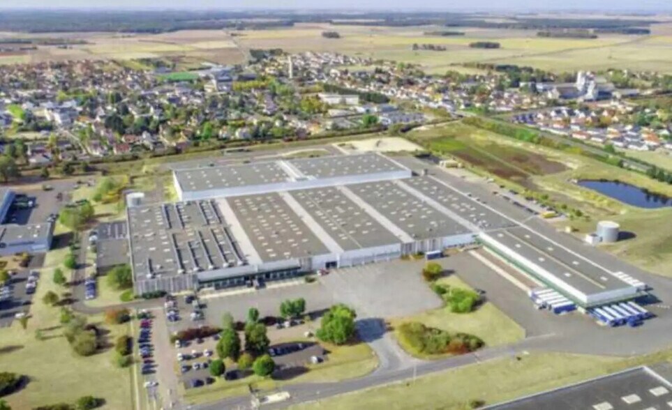 25 Rue  Du Paradis, Ormes à louer - Photo du bâtiment - Image 1 de 3