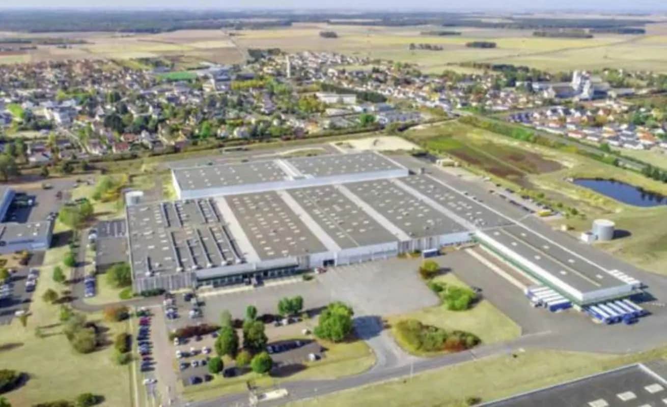 25 Rue  Du Paradis, Ormes à louer Photo du bâtiment- Image 1 de 4