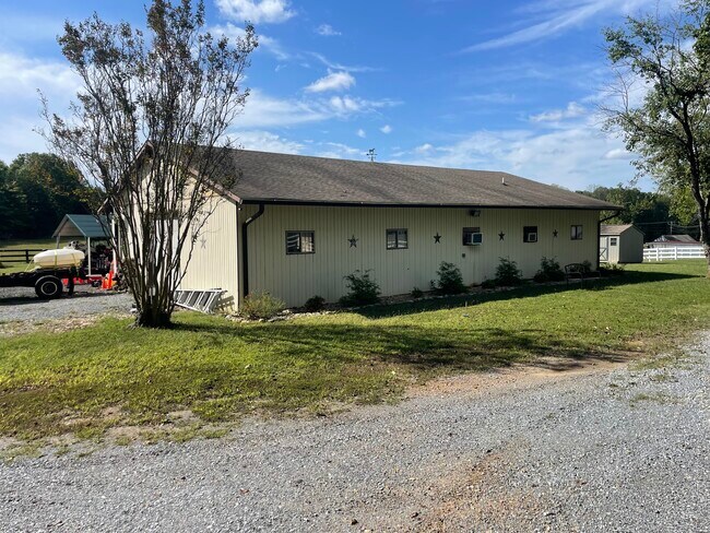 More details for 782 Candlers Mountain Rd, Rustburg, VA - Flex for Lease