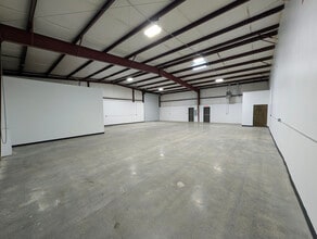 300 Maltbie Industrial Dr, Lawrenceville, GA for lease Interior Photo- Image 2 of 7