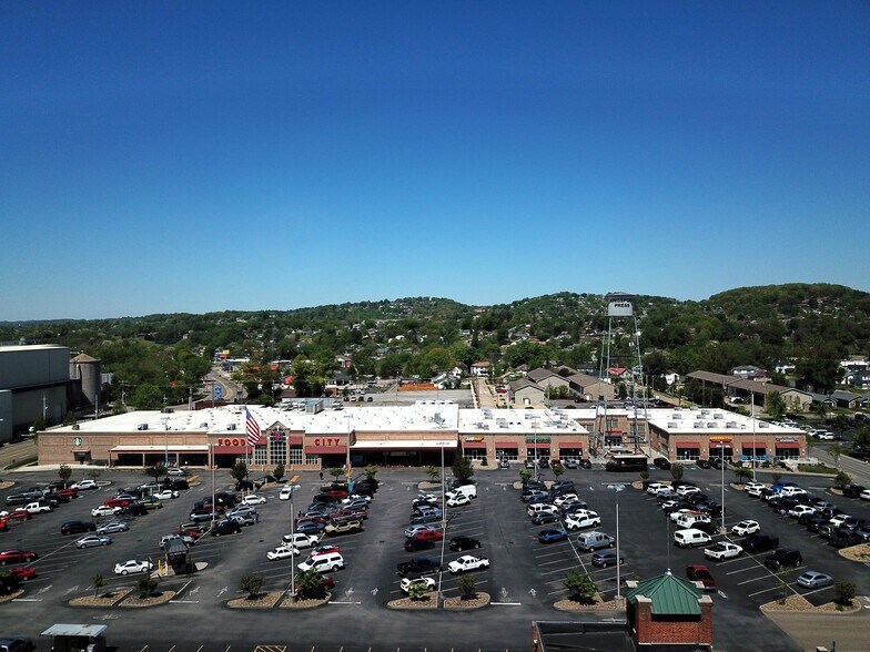 300 Clinchfield St, Kingsport, TN à louer - Photo du bâtiment - Image 1 de 10