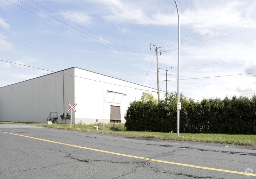 1300 Rue Nobel, Boucherville, QC à vendre - Photo du bâtiment - Image 2 de 2