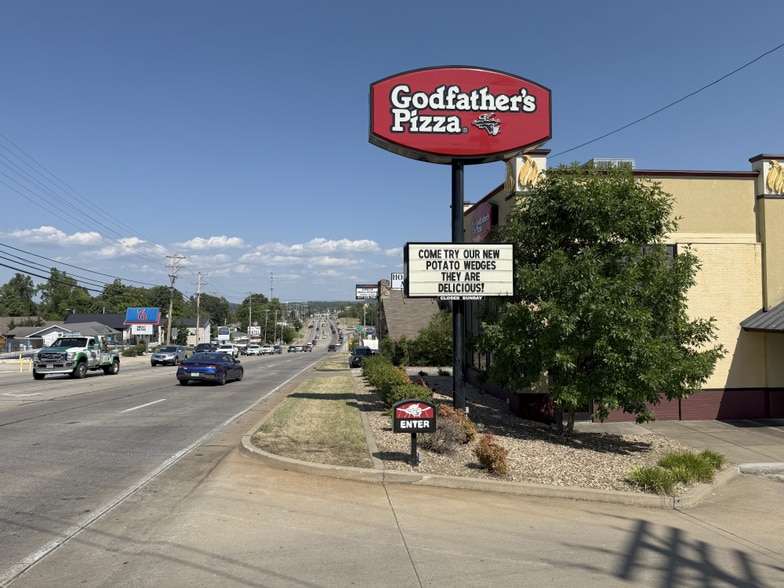 1026 W Main St, Branson, MO for sale - Building Photo - Image 2 of 5