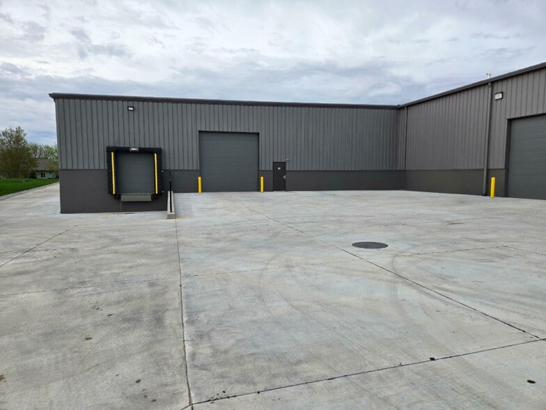 6365 118th St, Omaha, NE for lease - Building Photo - Image 3 of 8