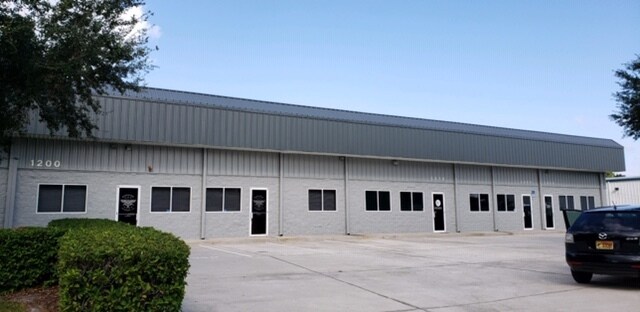 1200-1250 Central Park Dr, Sanford, FL à louer - Photo du bâtiment - Image 1 de 9