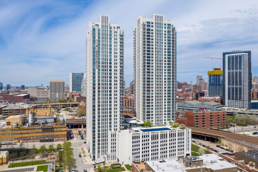 555 W Kinzie St, Chicago, IL à louer - Photo principale - Image 1 de 88
