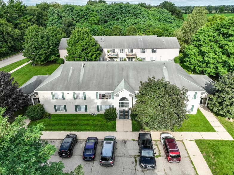 406-408 Fairway Mdws, Marshall, MI à vendre - Photo du bâtiment - Image 2 de 7