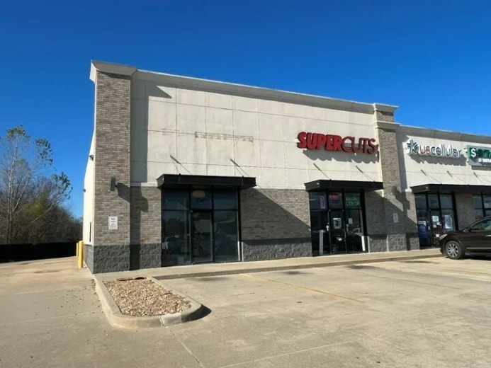 2301 N Milt Phillips Ave, Seminole, OK for lease - Building Photo - Image 2 of 4