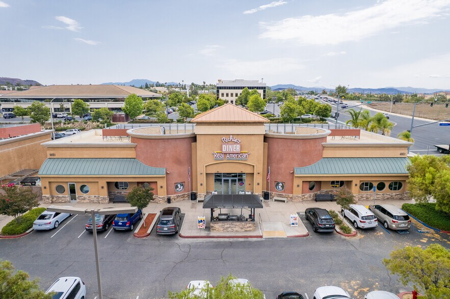 40651 Murrieta Hot Springs, Murrieta, CA à vendre - Photo du bâtiment - Image 2 de 6