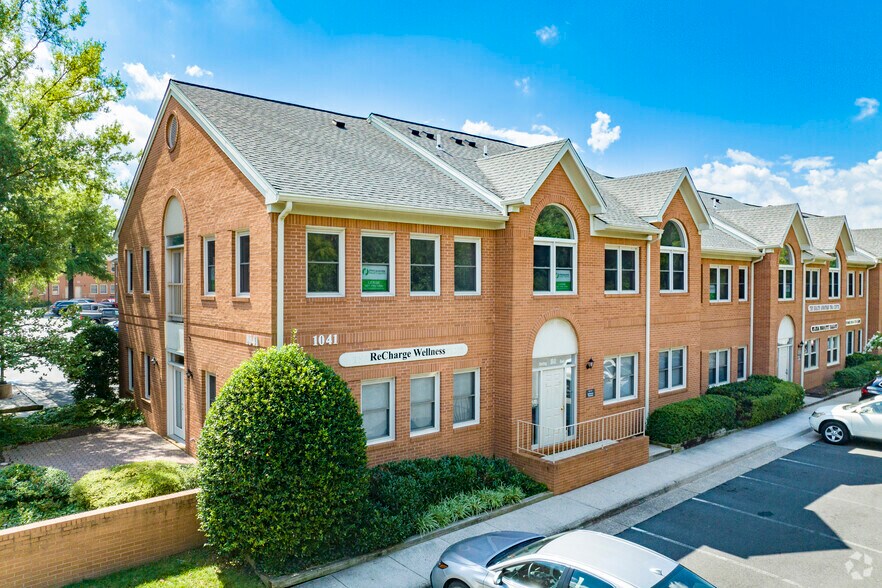 1041 Sterling Rd, Herndon, VA à louer - Photo du bâtiment - Image 1 de 7