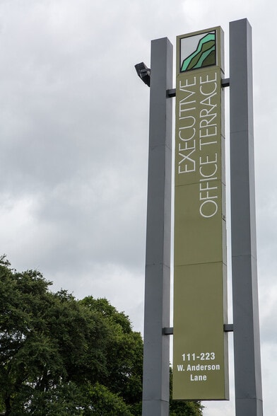 111 W Anderson Ln, Austin, TX à louer - Photo du bâtiment - Image 3 de 11