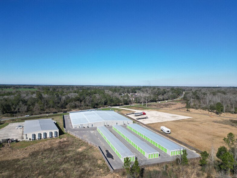 Generations Self-Storage: 5-Property portefeuille de 5 propriétés à vendre sur LoopNet.ca - Photo du bâtiment - Image 2 de 14