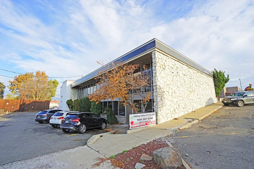 811 W Yakima Ave, Yakima, WA à louer - Photo du bâtiment - Image 2 de 9
