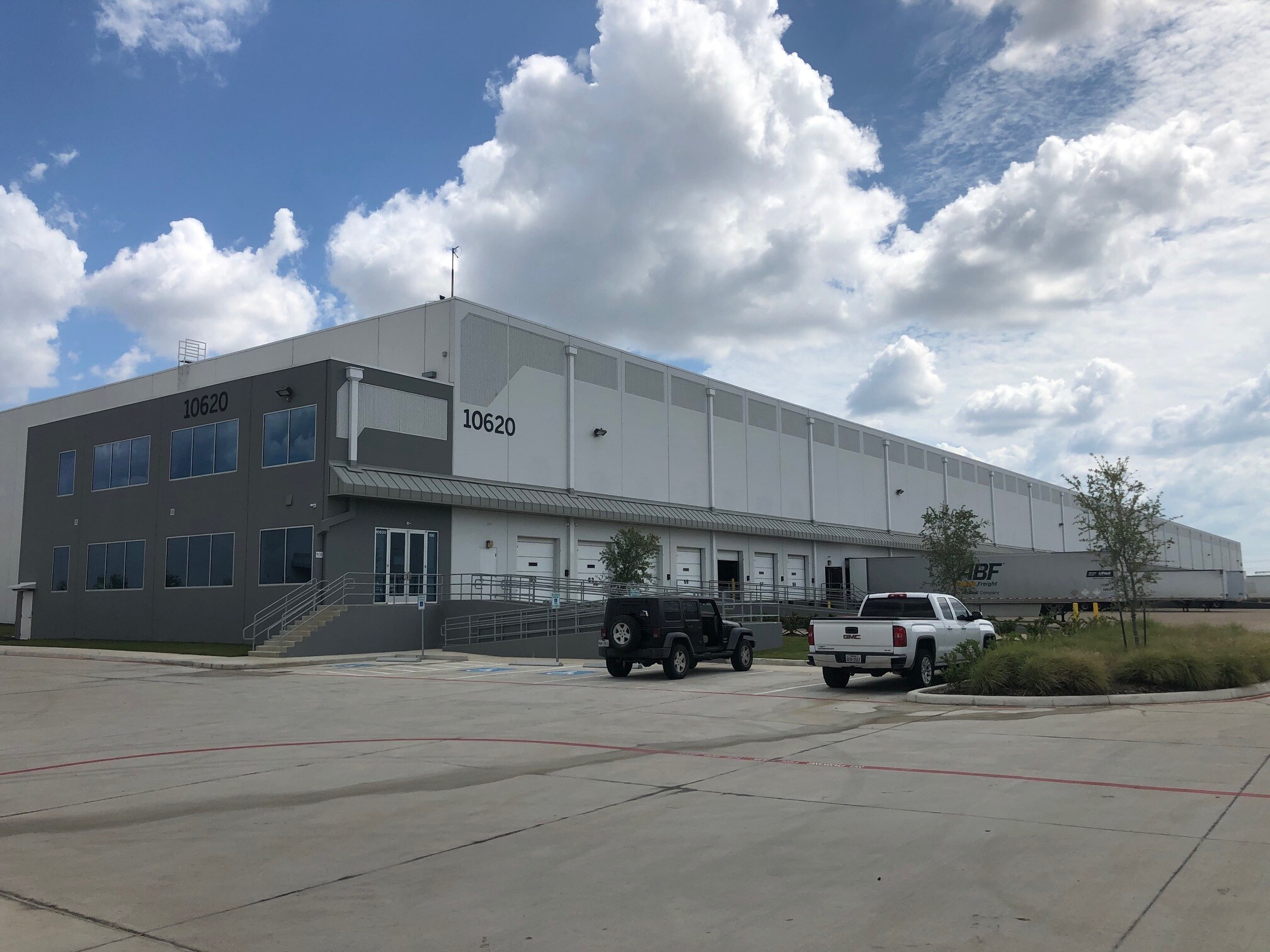 10620-10700 Telge Rd, Houston, TX à louer Photo du bâtiment- Image 1 de 4