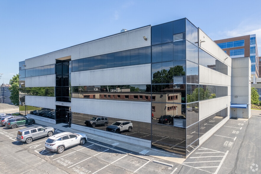 2925 Vernon Pl, Cincinnati, OH for lease - Building Photo - Image 1 of 4