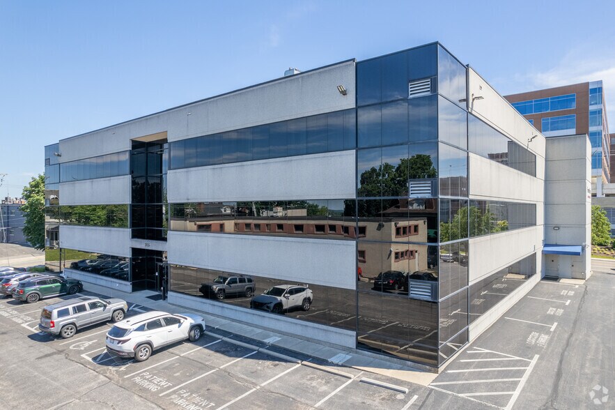 2925 Vernon Pl, Cincinnati, OH à louer - Photo du bâtiment - Image 1 de 4