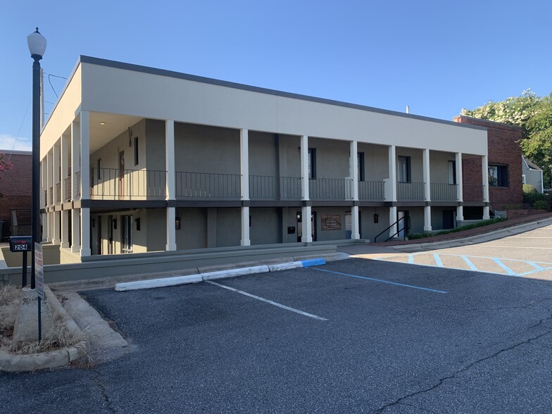 130 N Tradd St, Statesville, NC for lease - Building Photo - Image 2 of 19