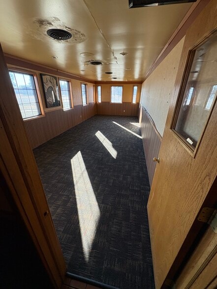 1604 F St, Schuyler, NE à vendre - Photo du bâtiment - Image 2 de 6