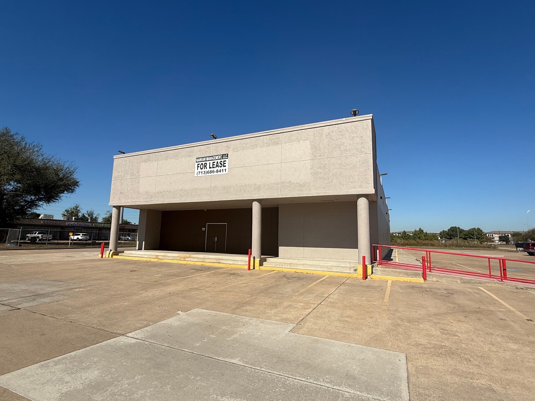 17503-17587 Imperial Valley Dr, Houston, TX for lease Interior Photo- Image 1 of 8