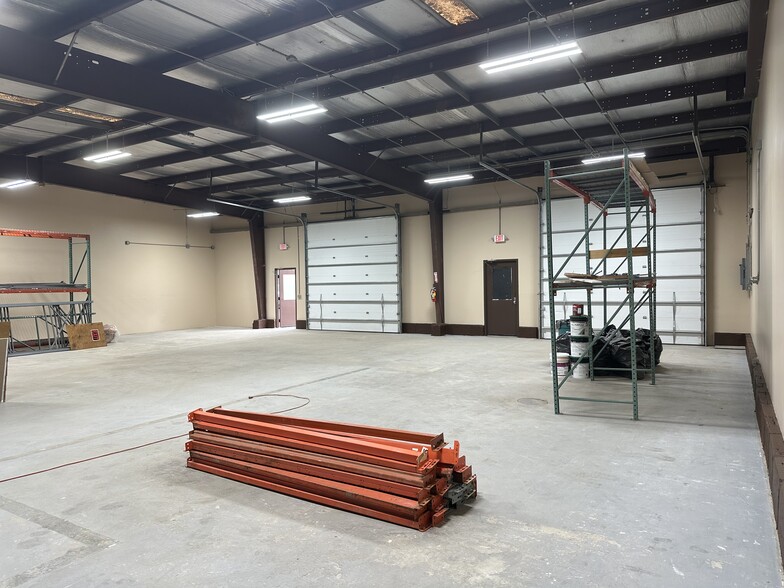 85 Danbury Rd, New Milford, CT for lease - Building Photo - Image 3 of 6