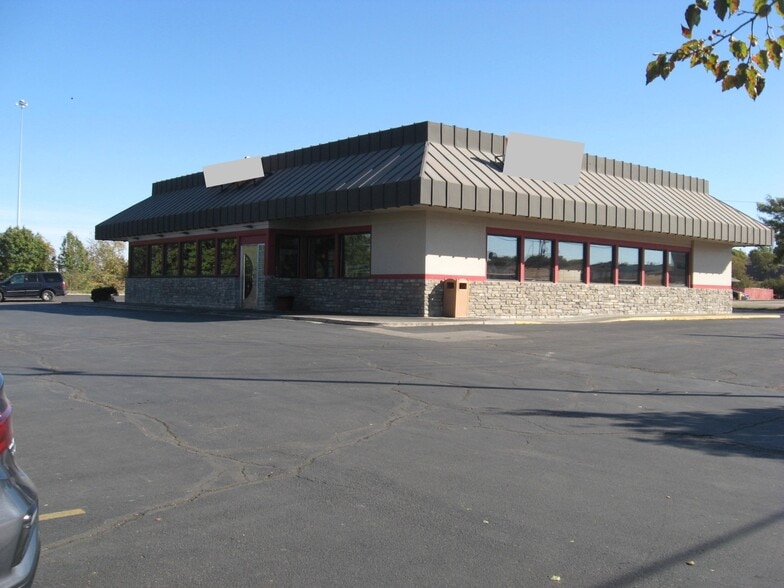 1500 SW Wanamaker Rd, Topeka, KS for sale - Primary Photo - Image 1 of 2