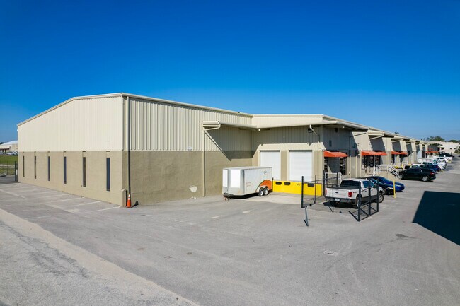 More details for 5112-5144 Le Tourneau Cir, Tampa, FL - Industrial for Lease