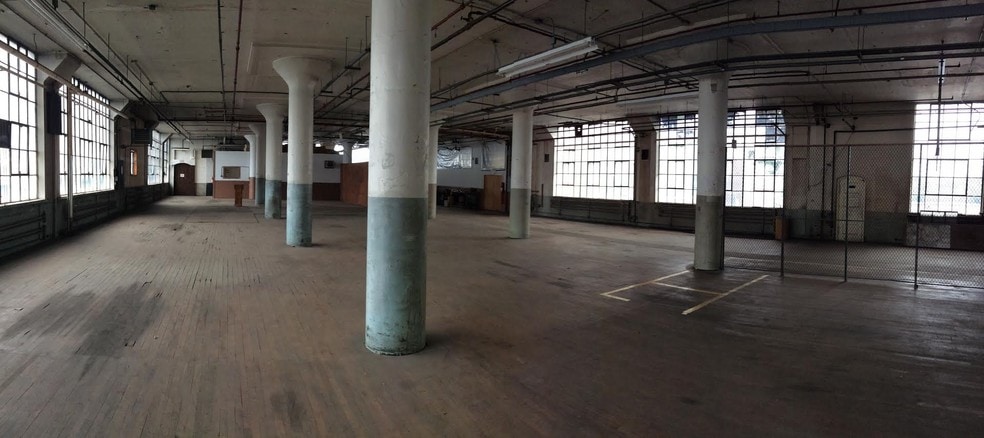 135 S Main St, Thomaston, CT for lease - Interior Photo - Image 3 of 3