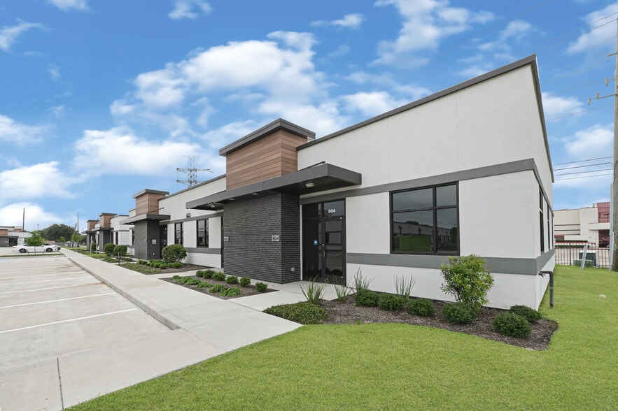 4807 Sugar Grove Blvd, Stafford, TX for lease - Building Photo - Image 2 of 4