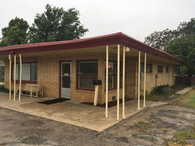 415 E 11th St, Hugoton, KS à vendre - Photo du bâtiment - Image 3 de 11