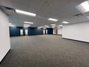 1310 NW Vivion Rd, Kansas City, MO for lease Interior Photo- Image 2 of 10