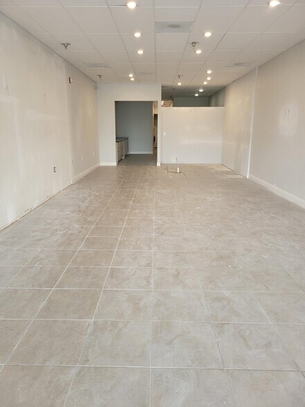 1700 Tamiami Trl, Port Charlotte, FL à louer - Photo intérieure - Image 3 de 15