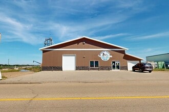 4902 51 Av, Stettler, AB for lease Interior Photo- Image 1 of 38