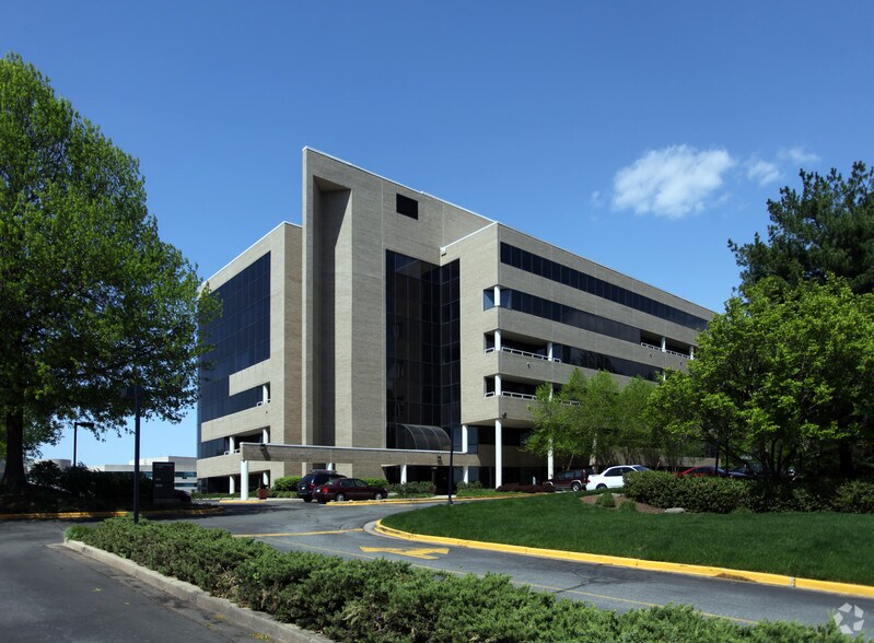6610 Rockledge Dr, Bethesda, MD à louer - Photo du bâtiment - Image 2 de 7