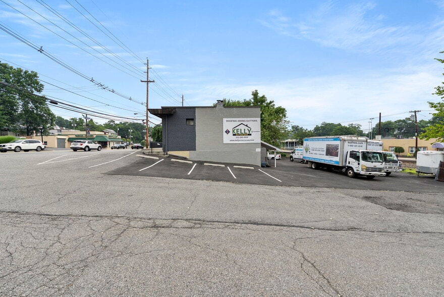 111 Kinderkamack Rd, Emerson, NJ à vendre - Photo du bâtiment - Image 3 de 6