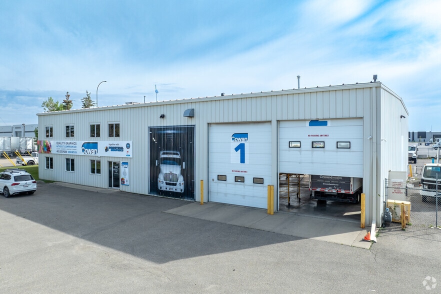 5565 56th Ave SE, Calgary, AB for sale - Primary Photo - Image 1 of 2