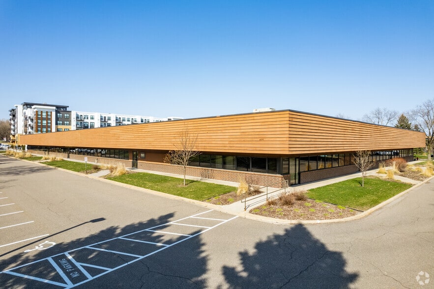 10901-10955 Bren Rd E, Minnetonka, MN à louer - Photo du bâtiment - Image 1 de 9