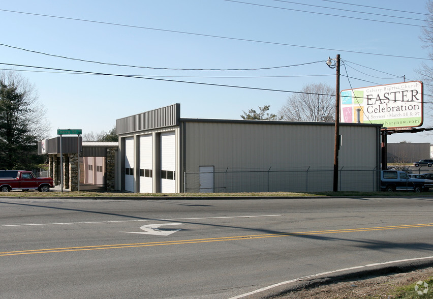 8090 North Point Blvd, Winston-Salem, NC for sale - Building Photo - Image 2 of 24